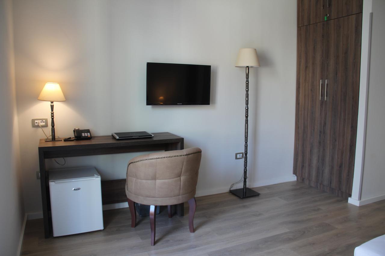 Hotel Hermes Тирана Екстериор снимка