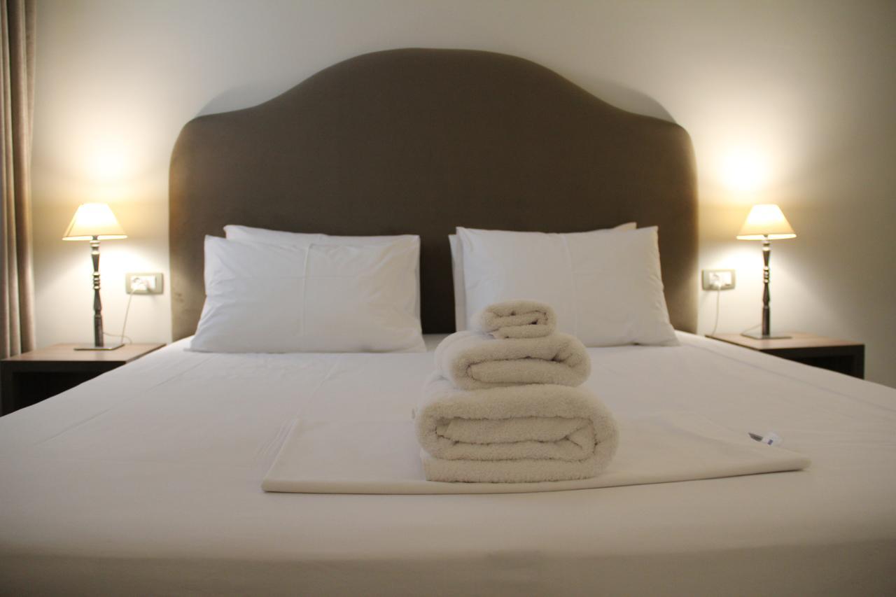 Hotel Hermes Тирана Екстериор снимка