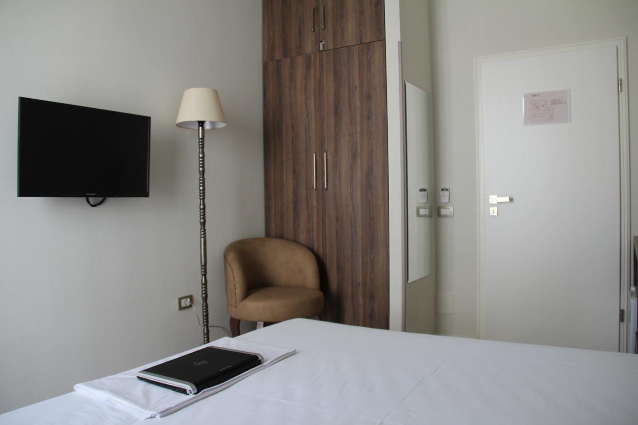 Hotel Hermes Тирана Екстериор снимка