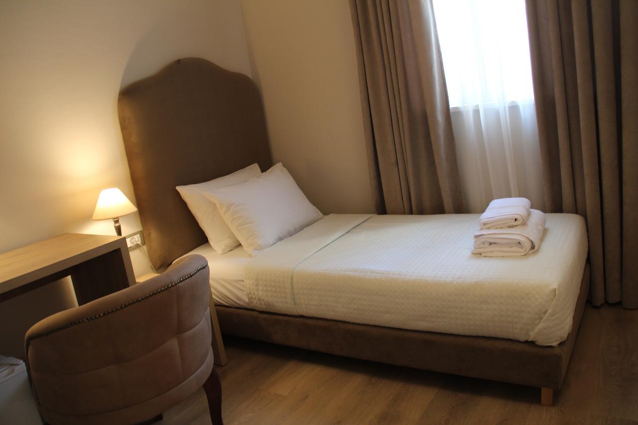 Hotel Hermes Тирана Екстериор снимка