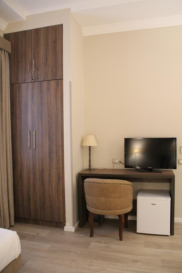 Hotel Hermes Тирана Екстериор снимка