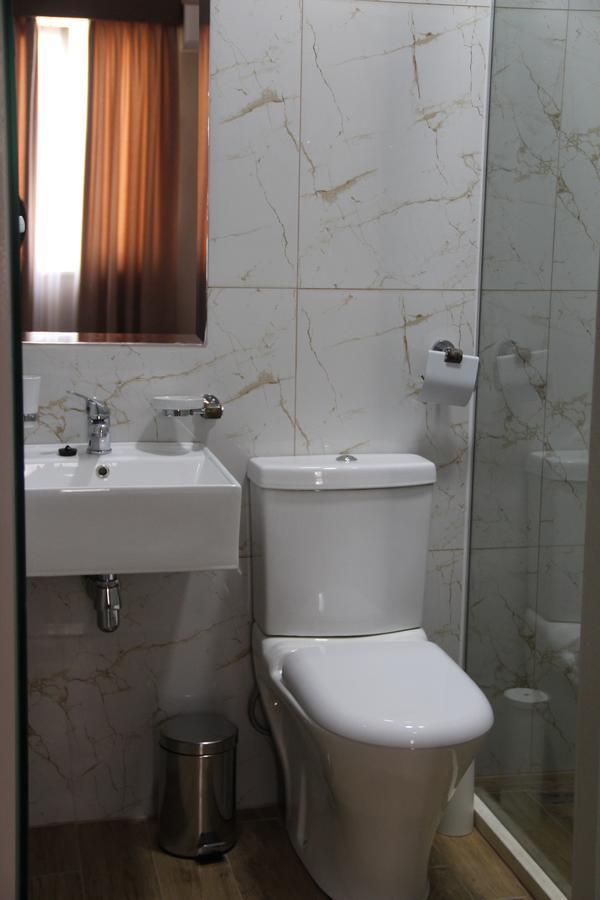 Hotel Hermes Тирана Екстериор снимка
