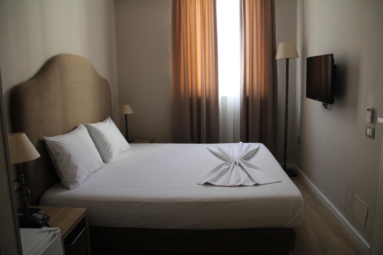 Hotel Hermes Тирана Екстериор снимка