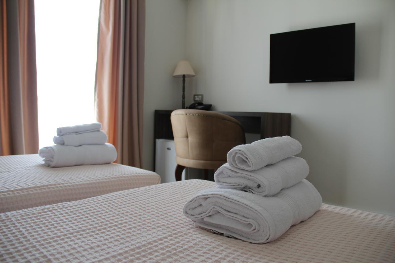Hotel Hermes Тирана Екстериор снимка