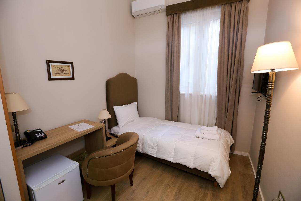 Hotel Hermes Тирана Екстериор снимка