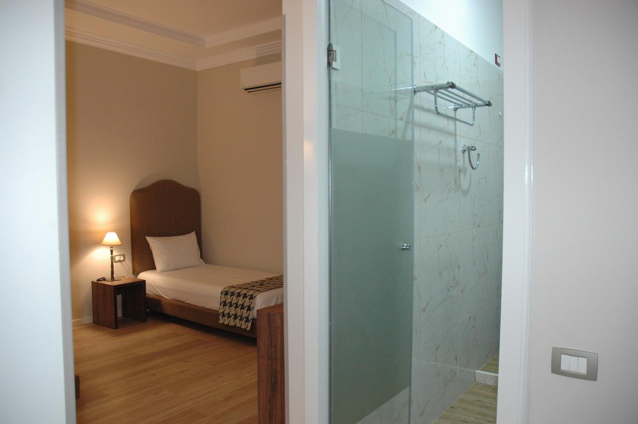 Hotel Hermes Тирана Екстериор снимка