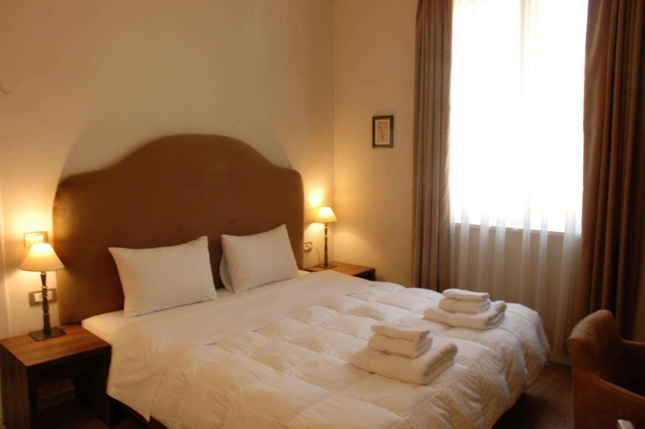 Hotel Hermes Тирана Екстериор снимка
