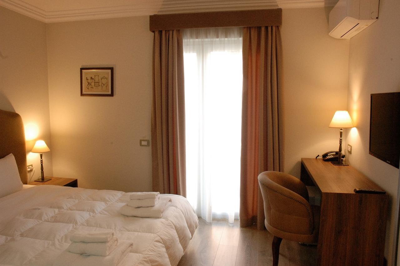 Hotel Hermes Тирана Екстериор снимка